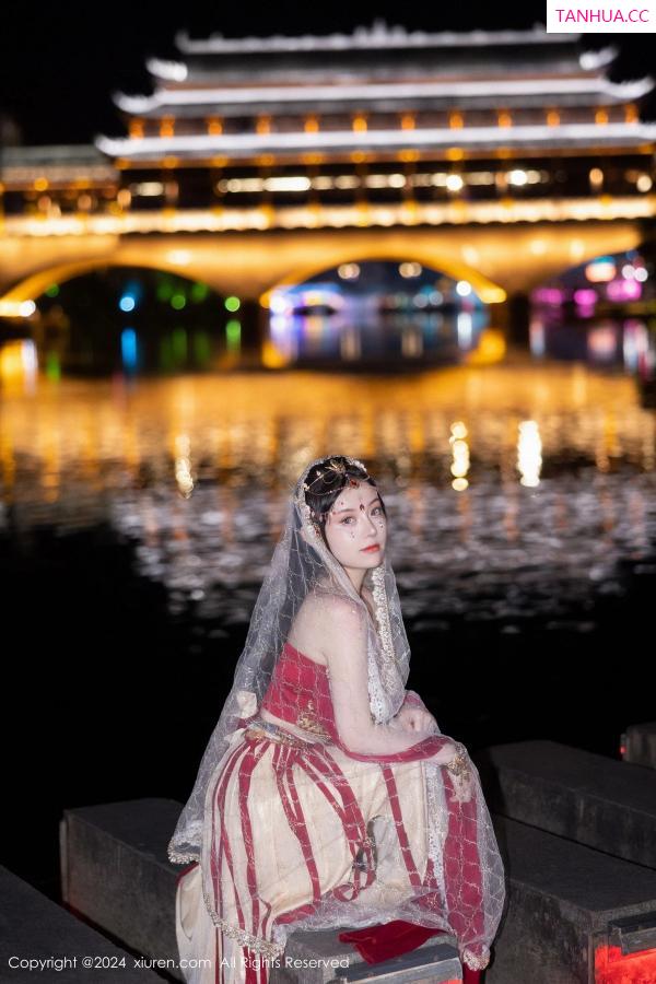 豆瓣酱  [XiuRen]高清写真图 2024.04.07 No.8349 豆瓣酱 美乳性感第15张图片